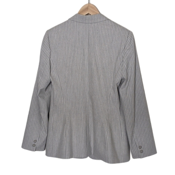 Tahari Pinstripe Blazer Light Grey White 6 Tailored Lined Business Jacket Career - Picture 3 of 7